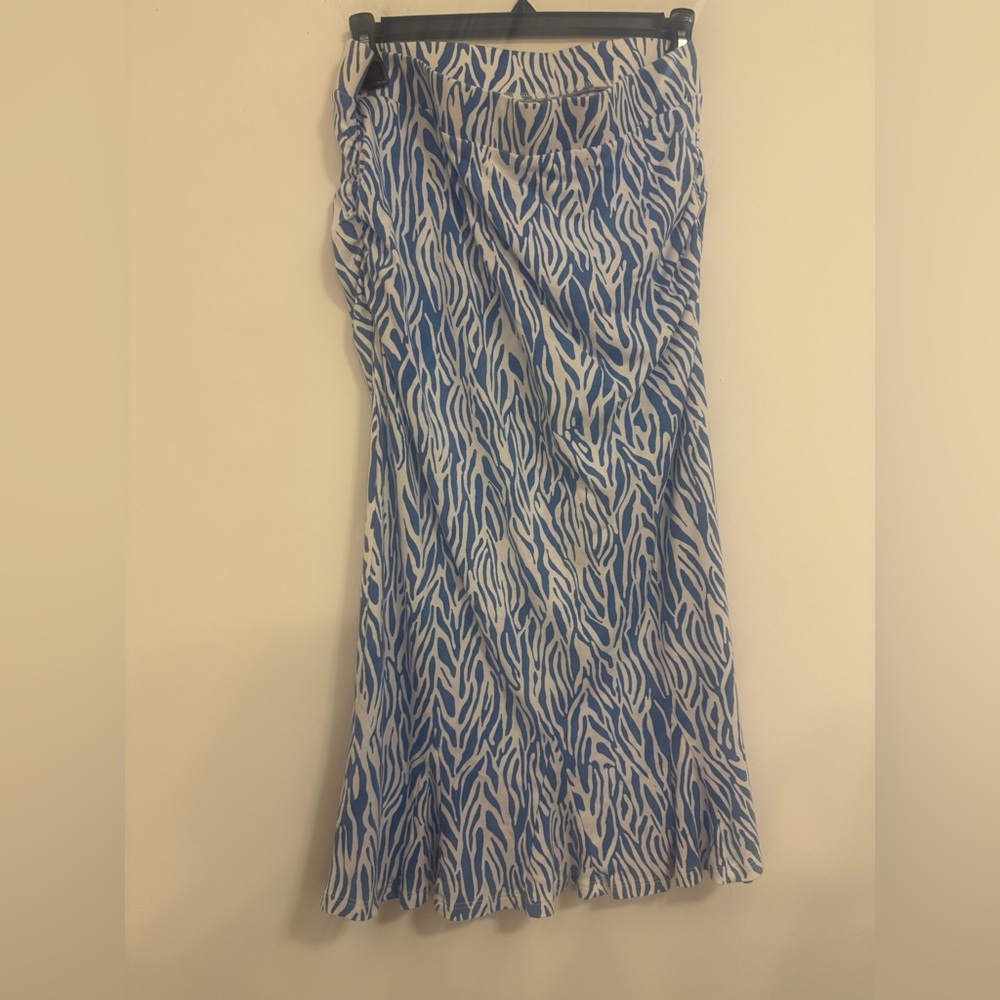 Diane Von Furstenberg Blue and White Zebra-Print Set - Picture 5 of 7